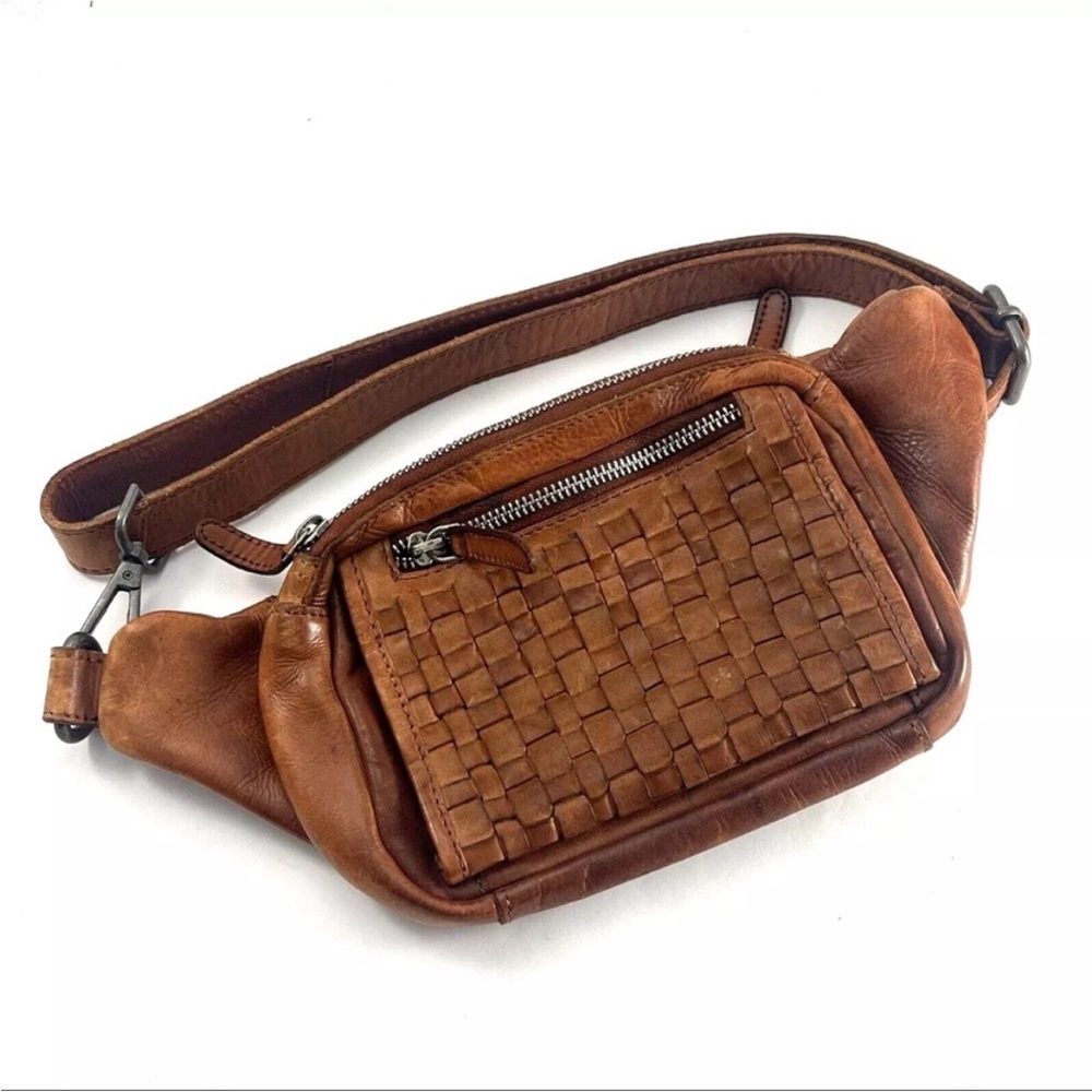 NWT Vilenca Holland leather fanny pack
